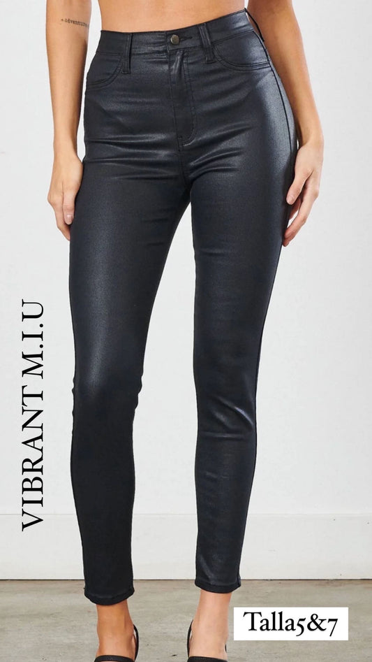 BLACK LEATHER VIBRANT M.I.U